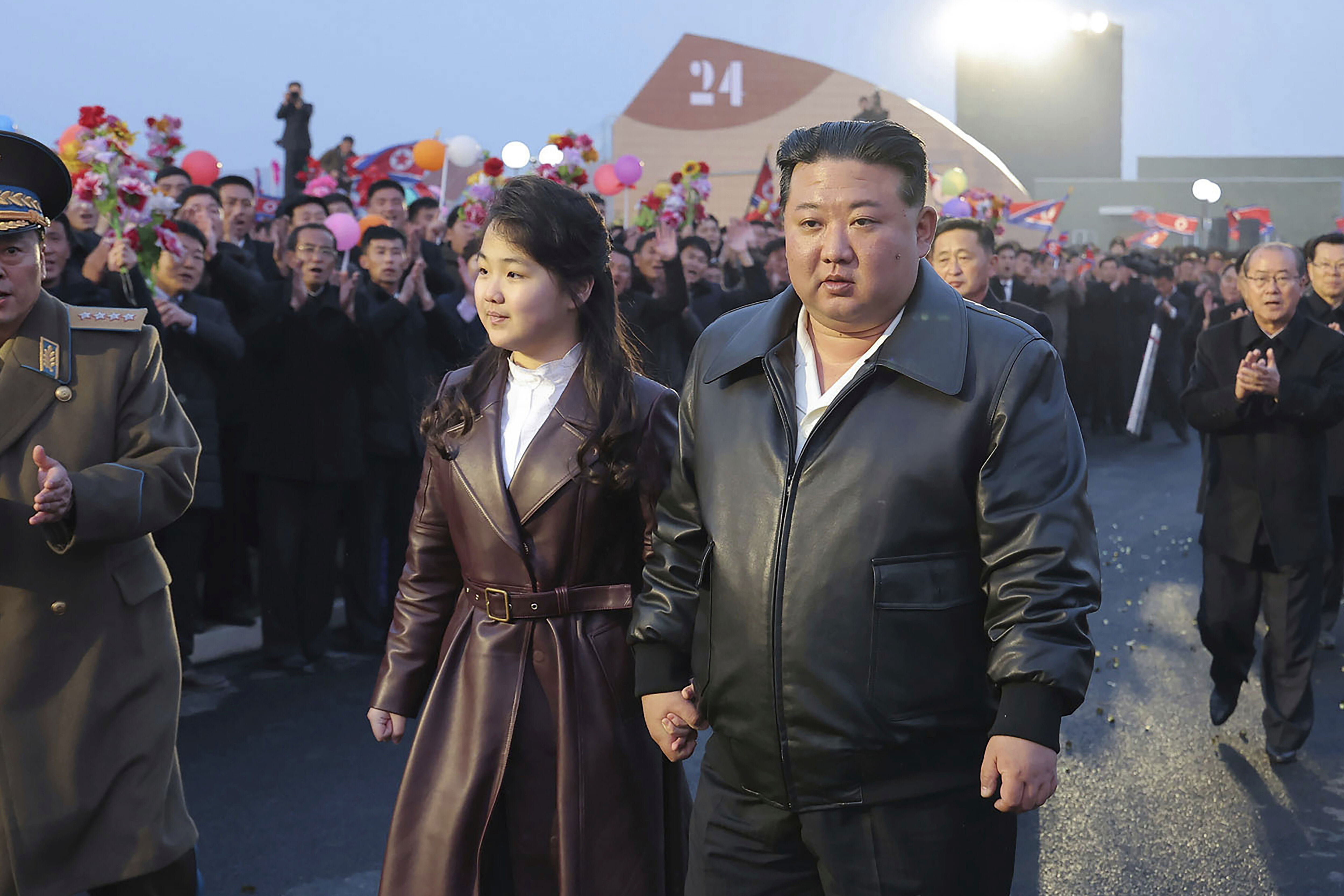 8536346 ▲▼金正恩、金主愛2024年3月巡視平壤江東溫室農場。(圖/達志影像/美聯社)