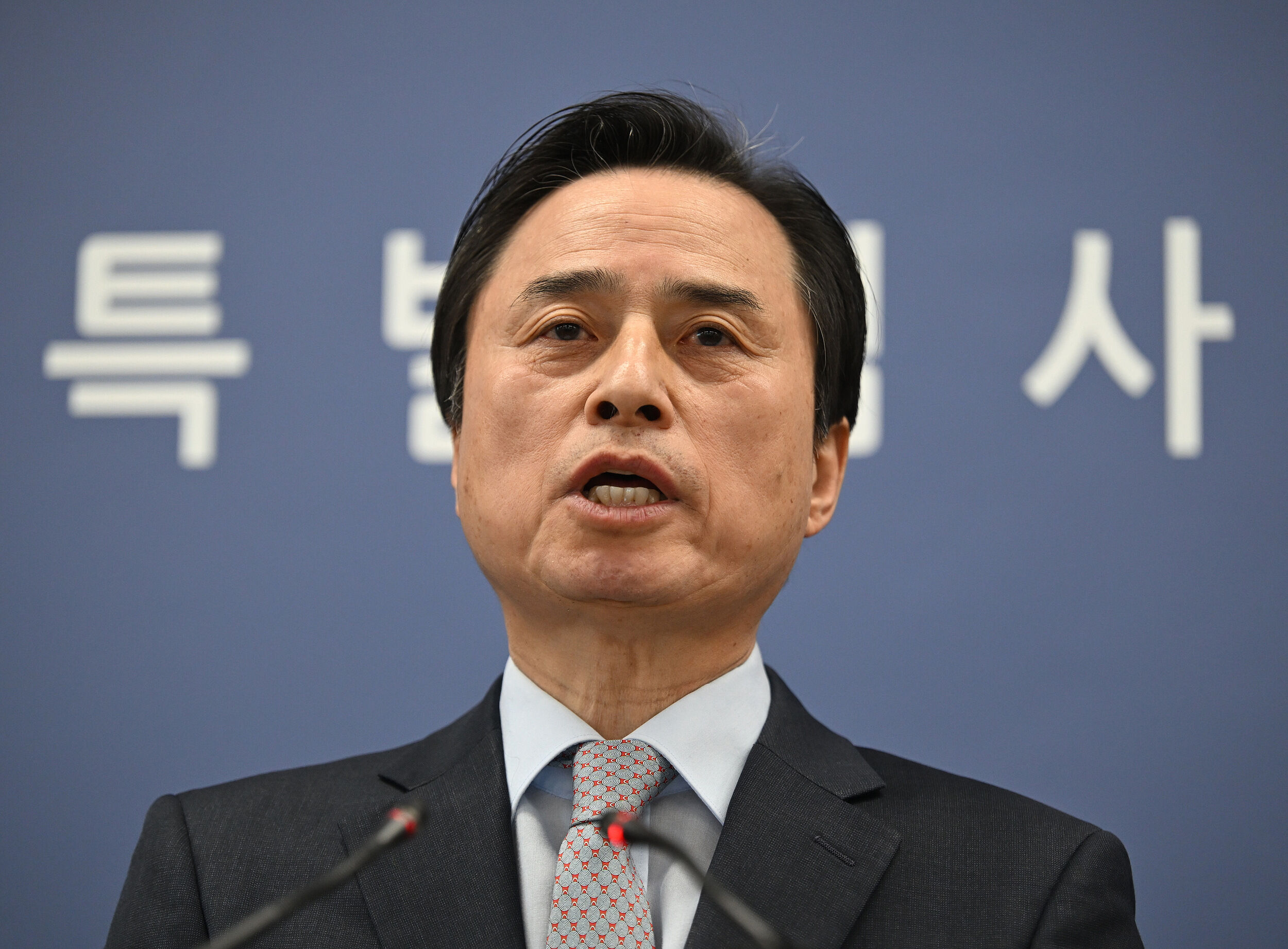 8537583 ▲▼指揮內亂特檢組的特別檢察長趙垠奭,15日針對尹錫悅案最終調查結果召開記者會。(圖/VCG)