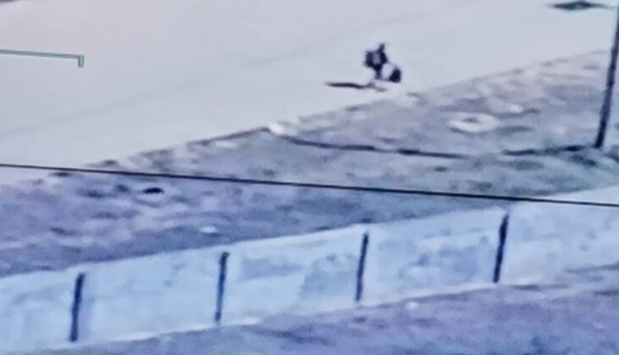 ▲▼柬埔寨賭場遭泰軍F-16空襲　詐騙集團「驚恐逃竄」畫面曝。（圖／翻攝自Khaosod）