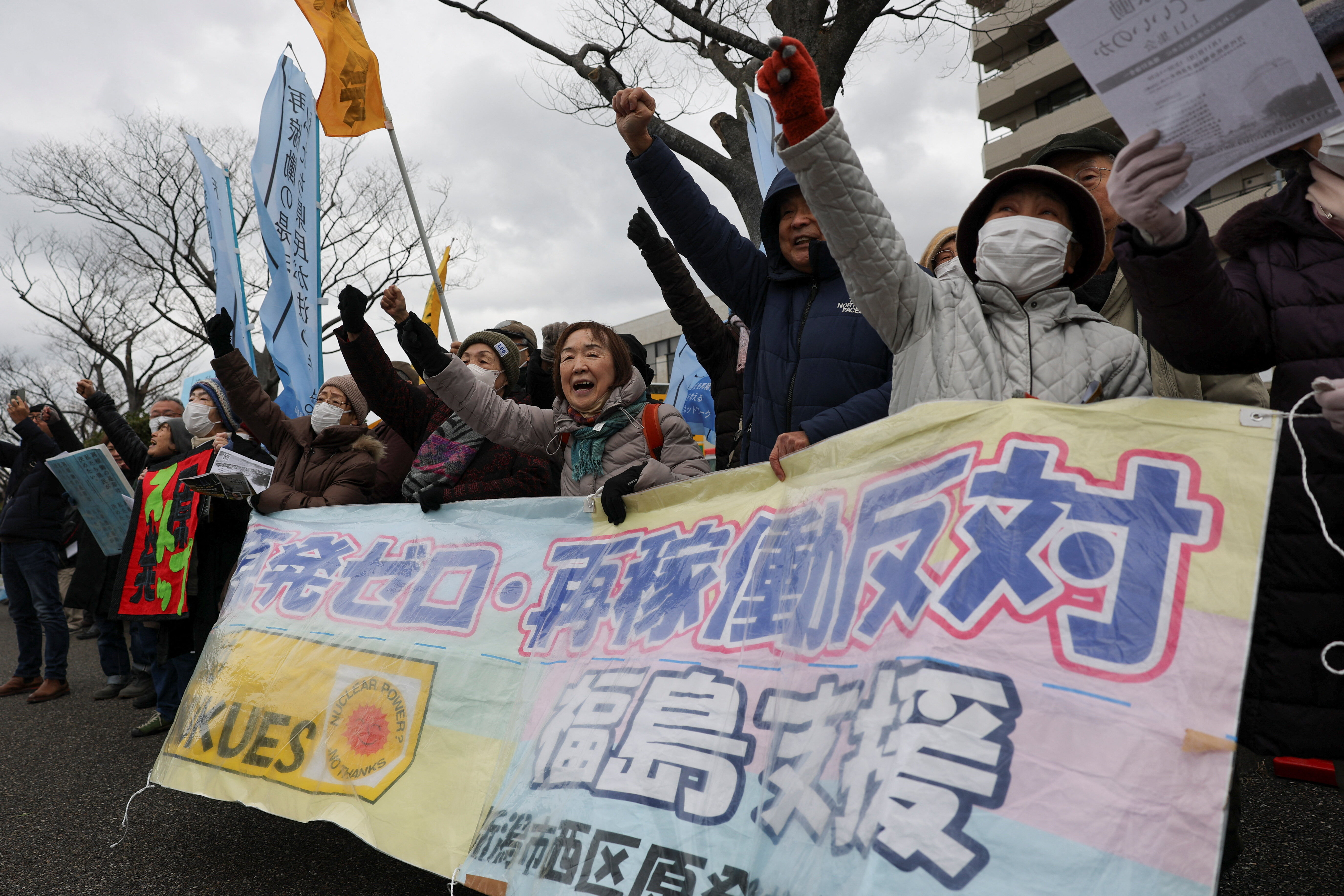 8548178 ▲▼日本新潟縣當地居民上街表態反對重啟柏崎刈羽核電廠。(圖/路透)