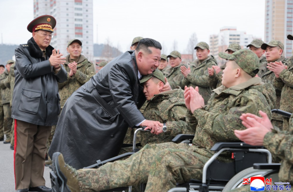 ▲▼金正恩迎接赴俄任務部隊。（圖／取自朝中社）