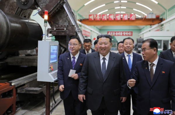 d8553914 ▲▼北韓領導人金正恩近期在東岸城市咸興巡視多家飛彈與軍工企業。(圖/取自朝中社)
