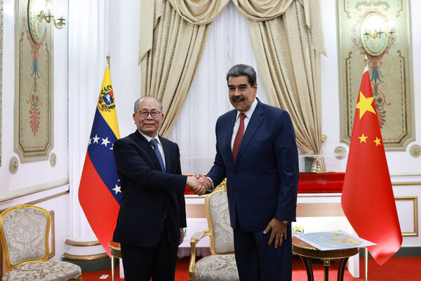 d8567541-1 ▲▼委內瑞拉總統馬杜洛(Nicolas Maduro)2日會見中國政府拉美事務特別代表邱小琪。(圖/路透)