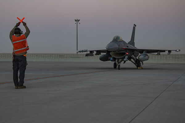 d8581275 ▲▼ 美軍位於卡達的烏代德空軍基地(Al Udeid Air Base)。圖為F-16 Fighting Falcon戰機。(圖/達志影像/美聯社)