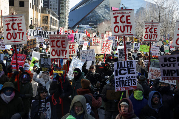 ▲▼美國明尼蘇達州數萬人上街抗議移民暨海關執法局（ICE）執法行動。（圖／路透）