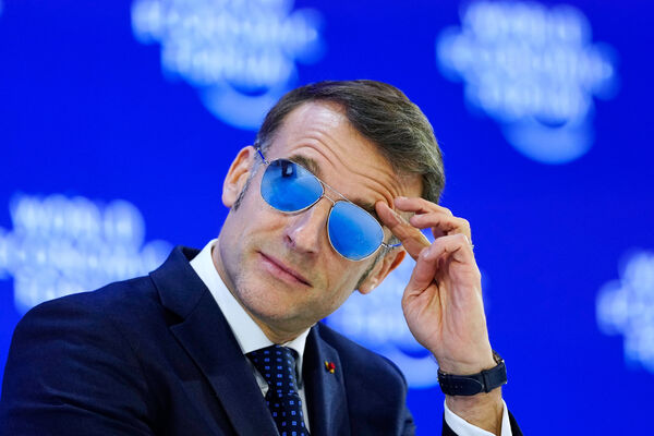 ▲▼法國總統馬克宏（Emmanuel Macron）戴著法國奢侈品牌Henry Jullien定價高達659歐元的墨鏡出席達沃斯經濟論壇。（圖／達志影像／美聯社）