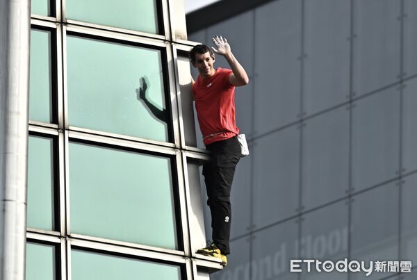 ▲▼ 美國自由攀岩名將霍諾德（Alex Honnold）於台灣時間25日挑戰徒手攀登台北101。（圖／記者李毓康攝）