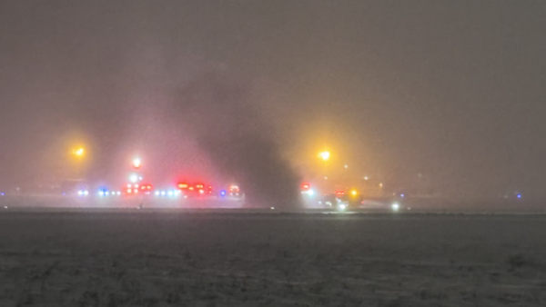 ▲▼美國緬因州（Maine）班戈國際機場（Bangor International Airport）於當地時間25日晚間傳出飛機翻覆意外。（圖／翻攝自X）