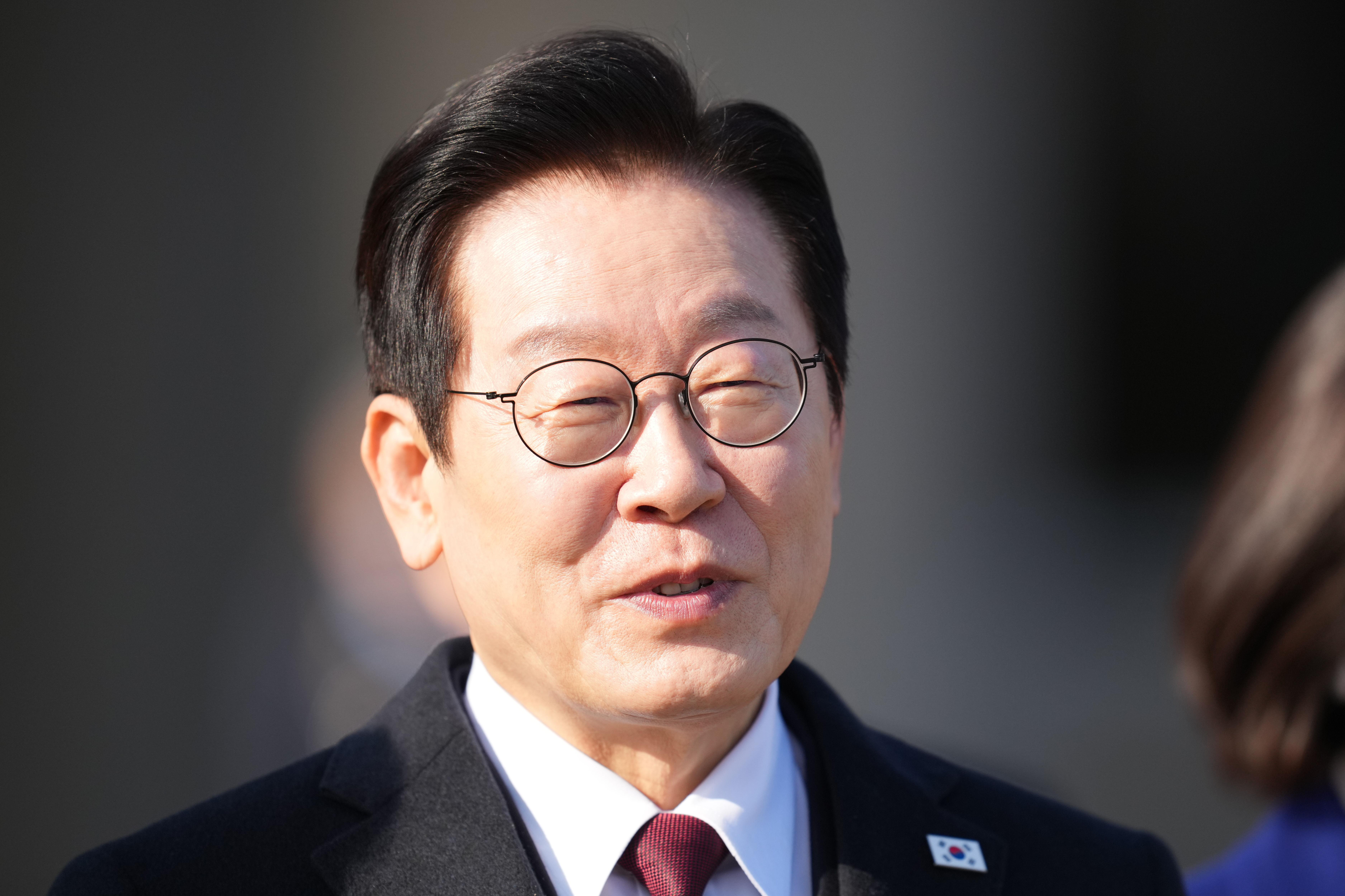 ▲▼南韓總統李在明、第一夫人金惠景4日從位於京畿道城南市的首爾機場啟程飛往中國北京。（圖／達志影像／美聯社）
