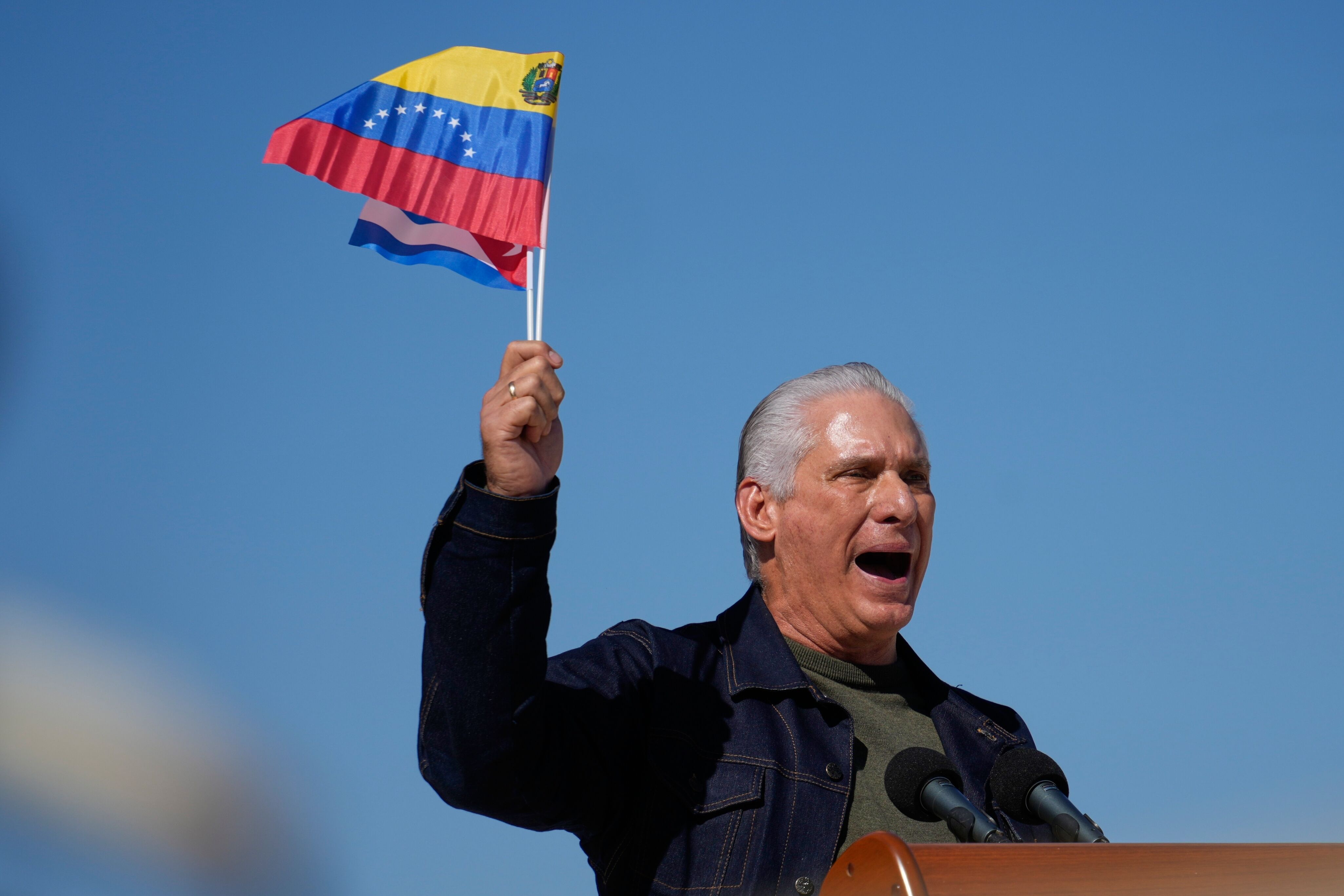 8566332-1 ▲▼古巴總統狄亞士-卡奈(Miguel Diaz-Canel)出席聲援委內瑞拉的集會。(圖/達志影像/美聯社)