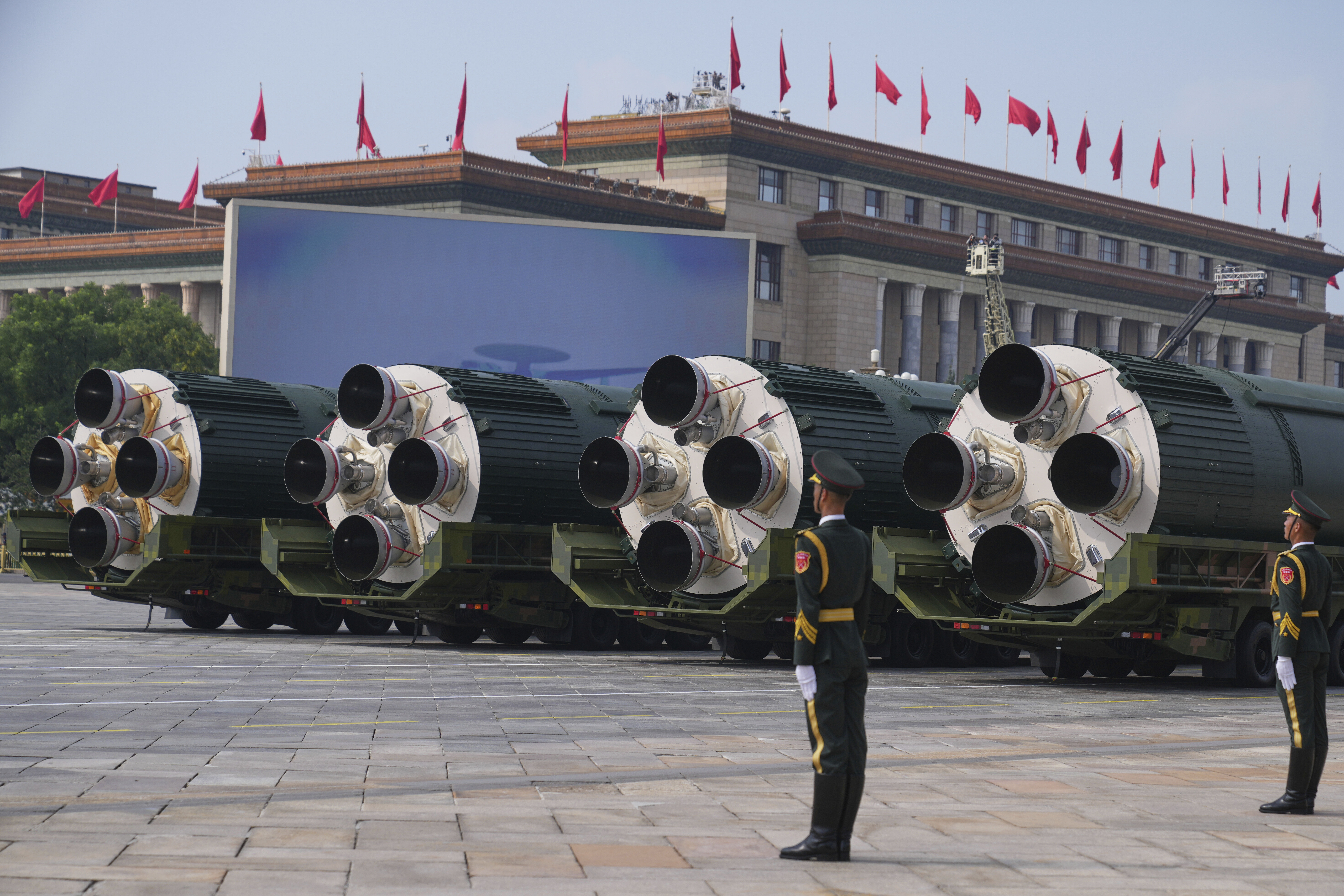 ▲▼中國亮劍「多彈頭核武」！在北京閱兵首度公開亮相東風-5C液態燃料戰略洲際核導彈。（圖／達志影像／美聯社）