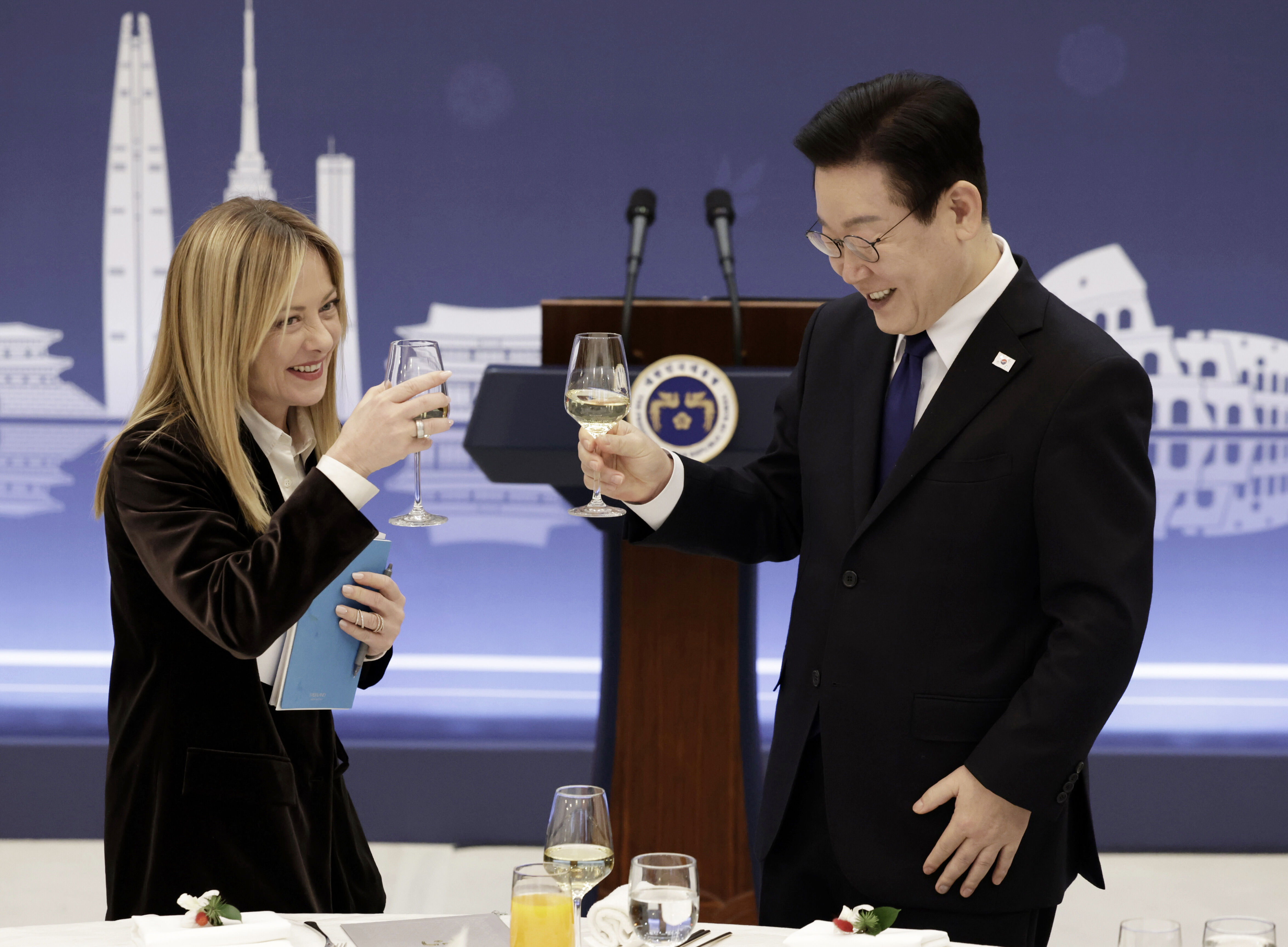 8588062 ▲▼義大利總理梅洛尼出訪南韓,與南韓總統李在明在青瓦台進行會談。(圖/達志影像)