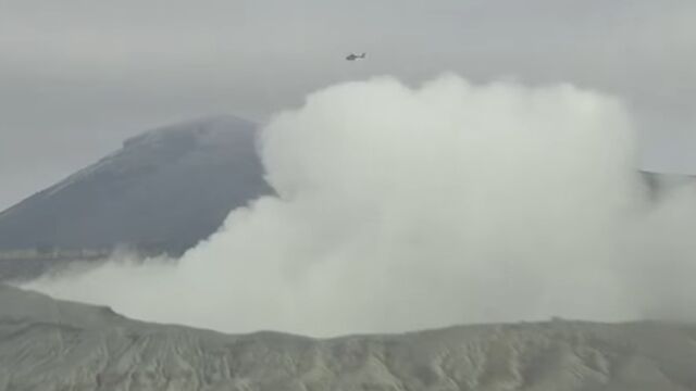 8590107-1 ▲▼熊本阿蘇火山發生觀光直升機失聯事故。(圖/翻攝自YouTube)