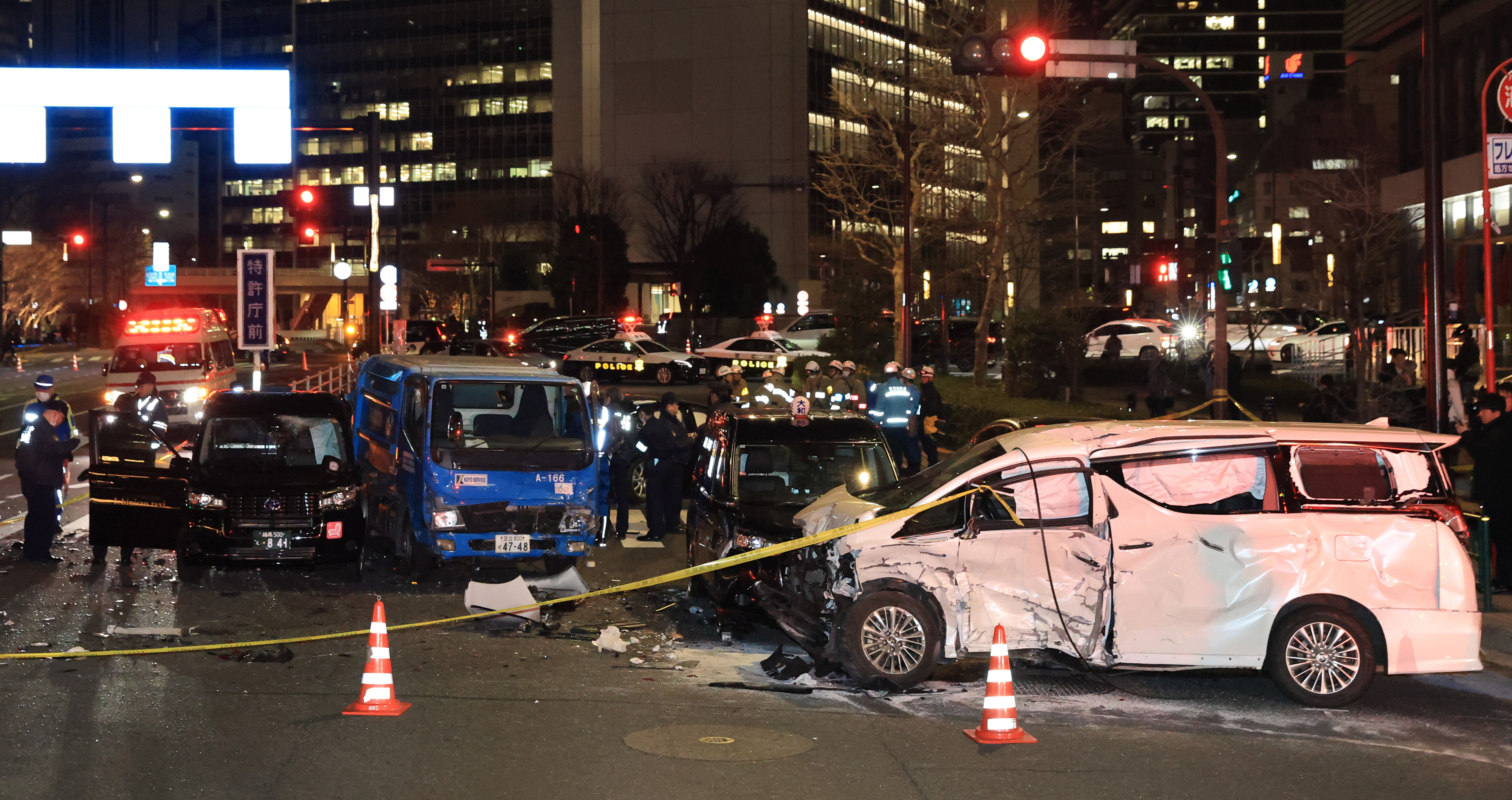 ▲▼日本東京都港區赤坂22日晚間發生6車連環追撞事故，肇事者為內閣府公務車駕駛。（圖／達志影像／美聯社）