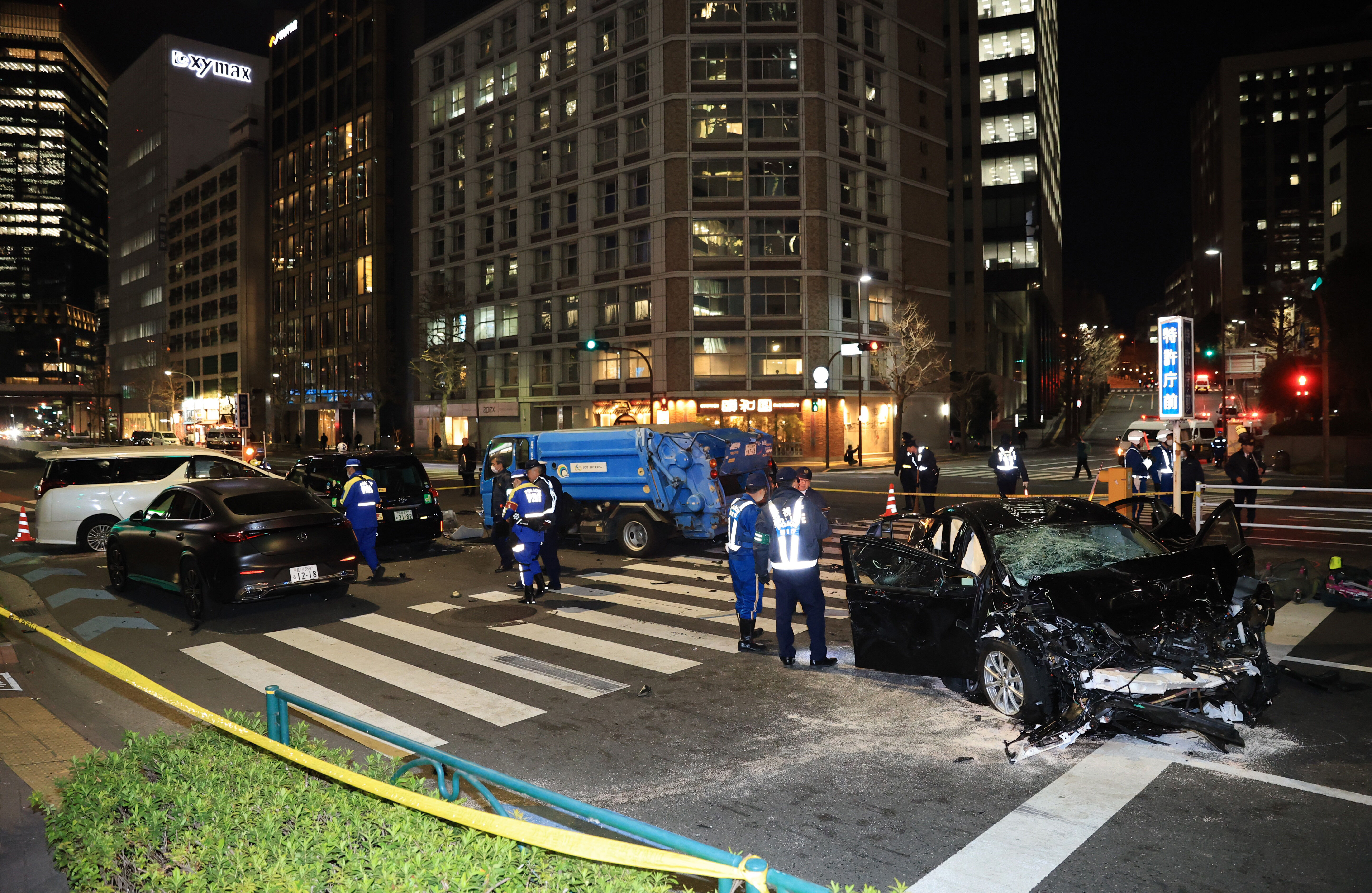 ▲▼日本東京都港區赤坂22日晚間發生6車連環追撞事故，肇事者為內閣府公務車駕駛。（圖／達志影像／美聯社）