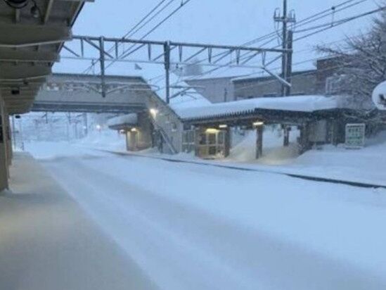 ▲▼JR北海道因創紀錄大雪，札幌都會圈列車嚴重誤點與停駛。（圖／翻攝自JR北海道）