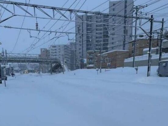 ▲▼JR北海道因創紀錄大雪，札幌都會圈列車嚴重誤點與停駛。（圖／翻攝自JR北海道）
