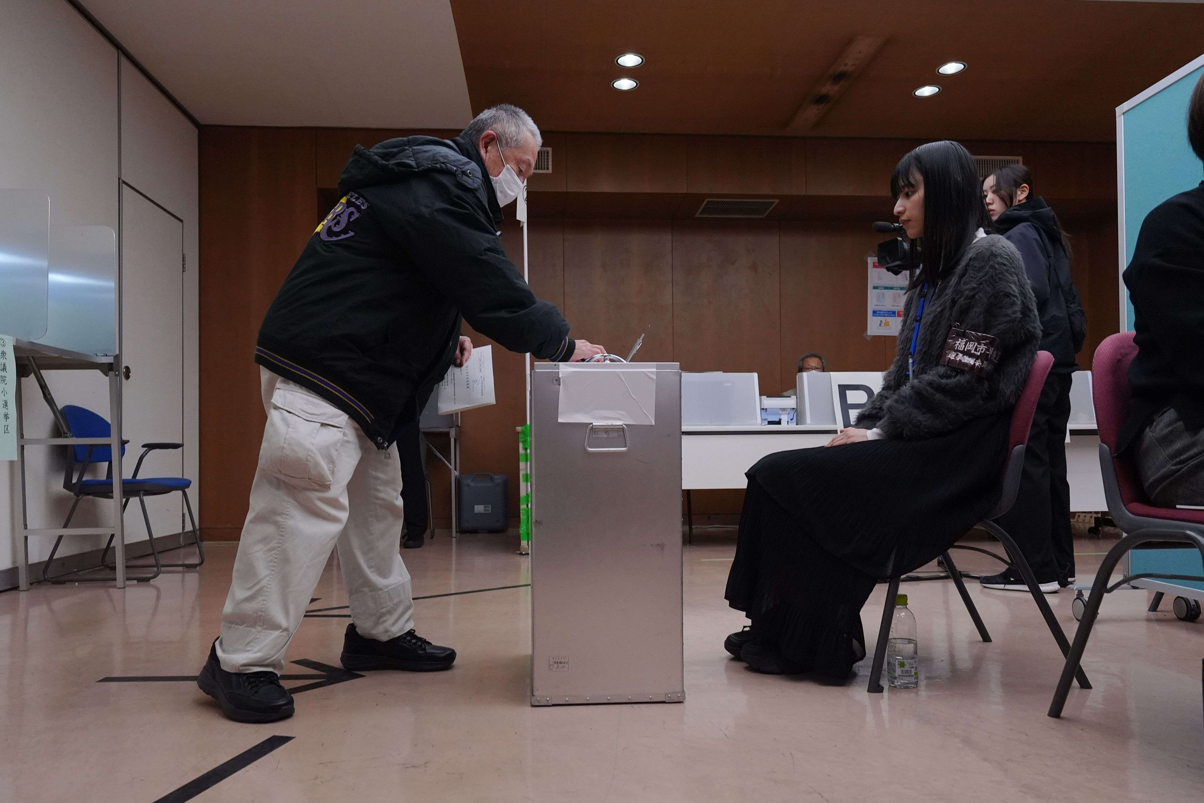 8601986 ▲▼日本眾議院改選事前投票,從28日起正式展開。(圖/達志影像/美聯社)