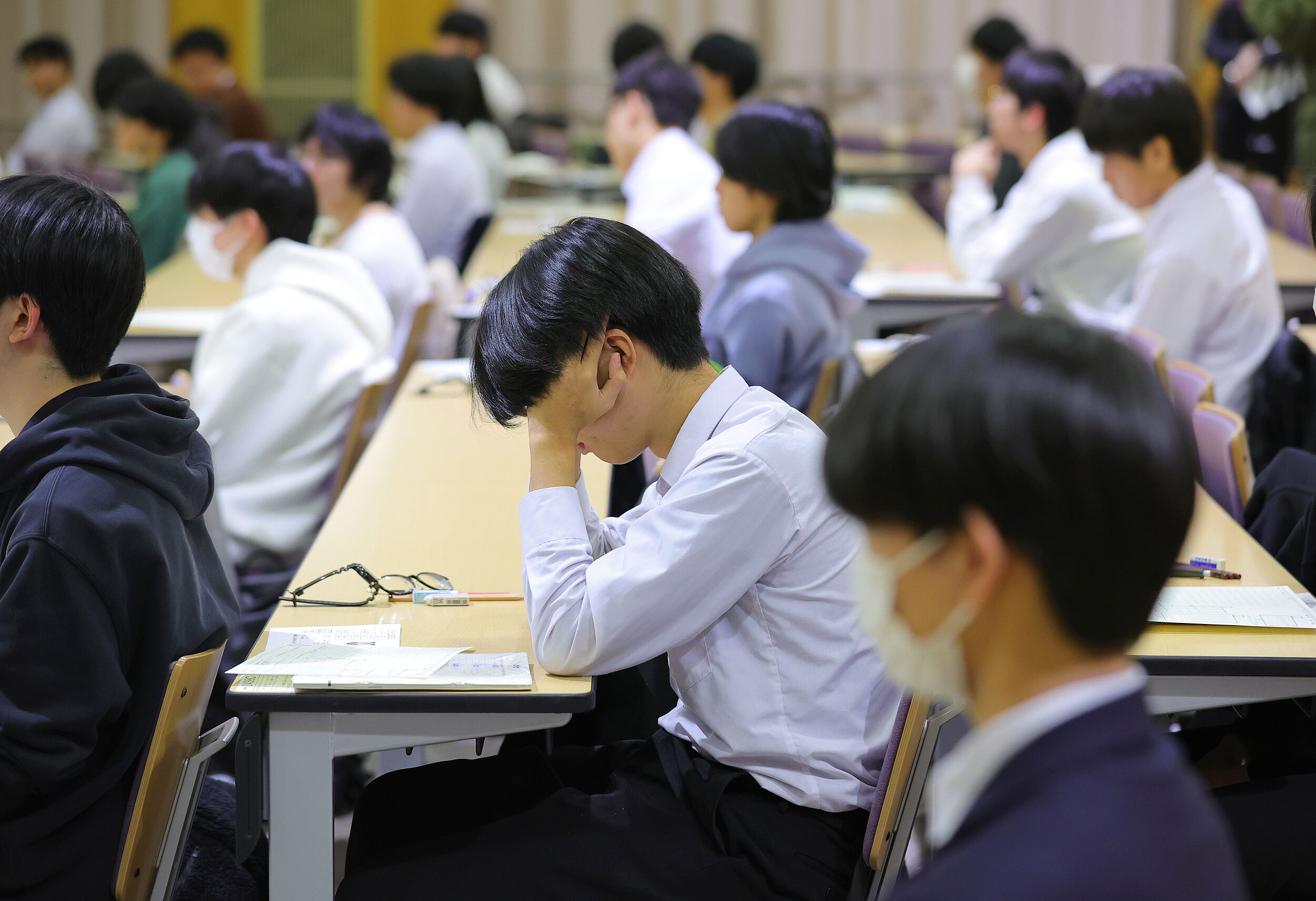 ▲▼日本愛知縣名古屋市，考生等待參加大學入學共通考試。（圖／VCG）
