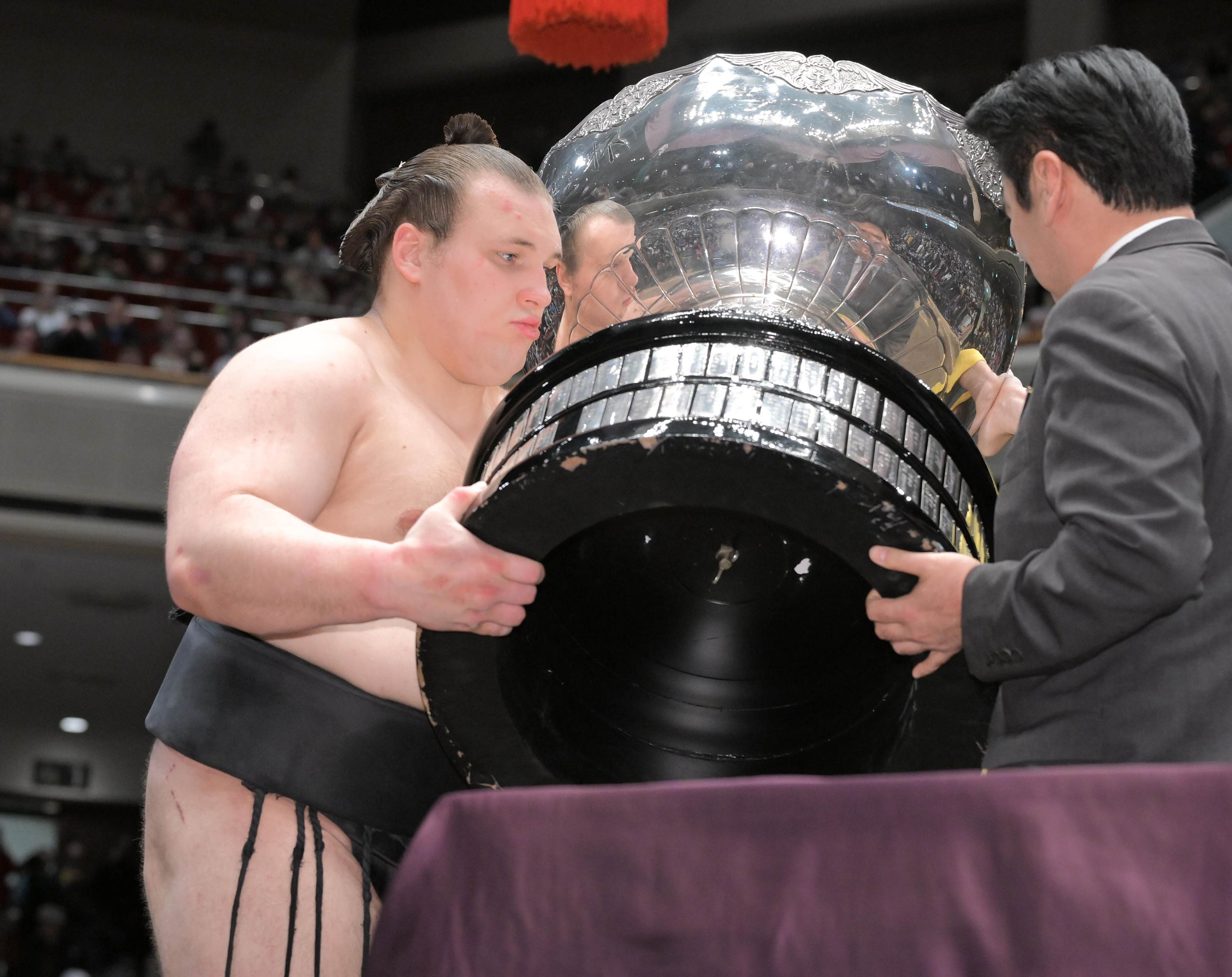 ▲▼日本大相撲新年賽事25日在東京兩國國技館進行最後一場比賽，由來自烏克蘭的西大關安青錦奪冠。（圖／達志影像／美聯社）