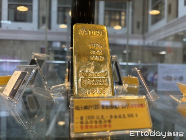 ▲▼圖為台銀總行展示黃金金條。（圖／記者陳瑩欣攝）