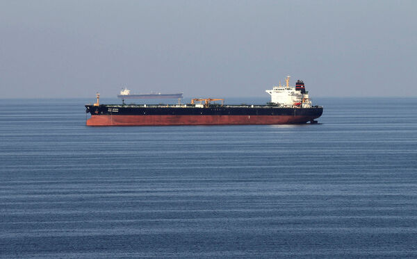 d8273367-1 ▲▼油輪穿越荷莫茲海峽。(圖/路透)