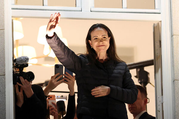 ▲▼今年諾貝爾和平獎得主、委內瑞拉反對派領袖馬查多（Maria Corina Machado）成功出逃，10日公開現身挪威奧斯陸，向支持者致意。（圖／路透）
