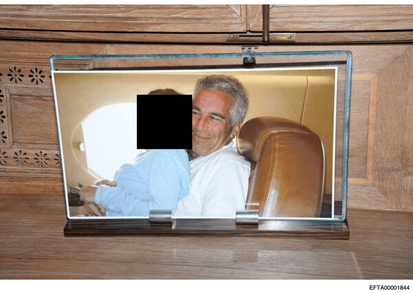 d8607981-3 ▲▼ 美國司法部近期公開已故性犯罪富豪艾普斯坦(Jeffrey Epstein)調查檔案 。(圖/達志影像/美聯社)