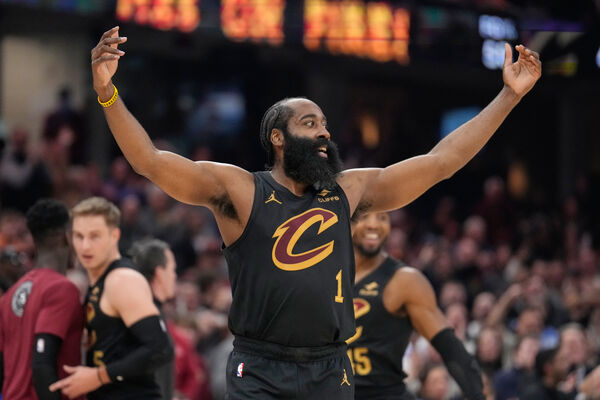▲克里夫蘭騎士哈登（James Harden）、米歇爾（Donovan Mitchell）。（圖／達志影像／美聯社）