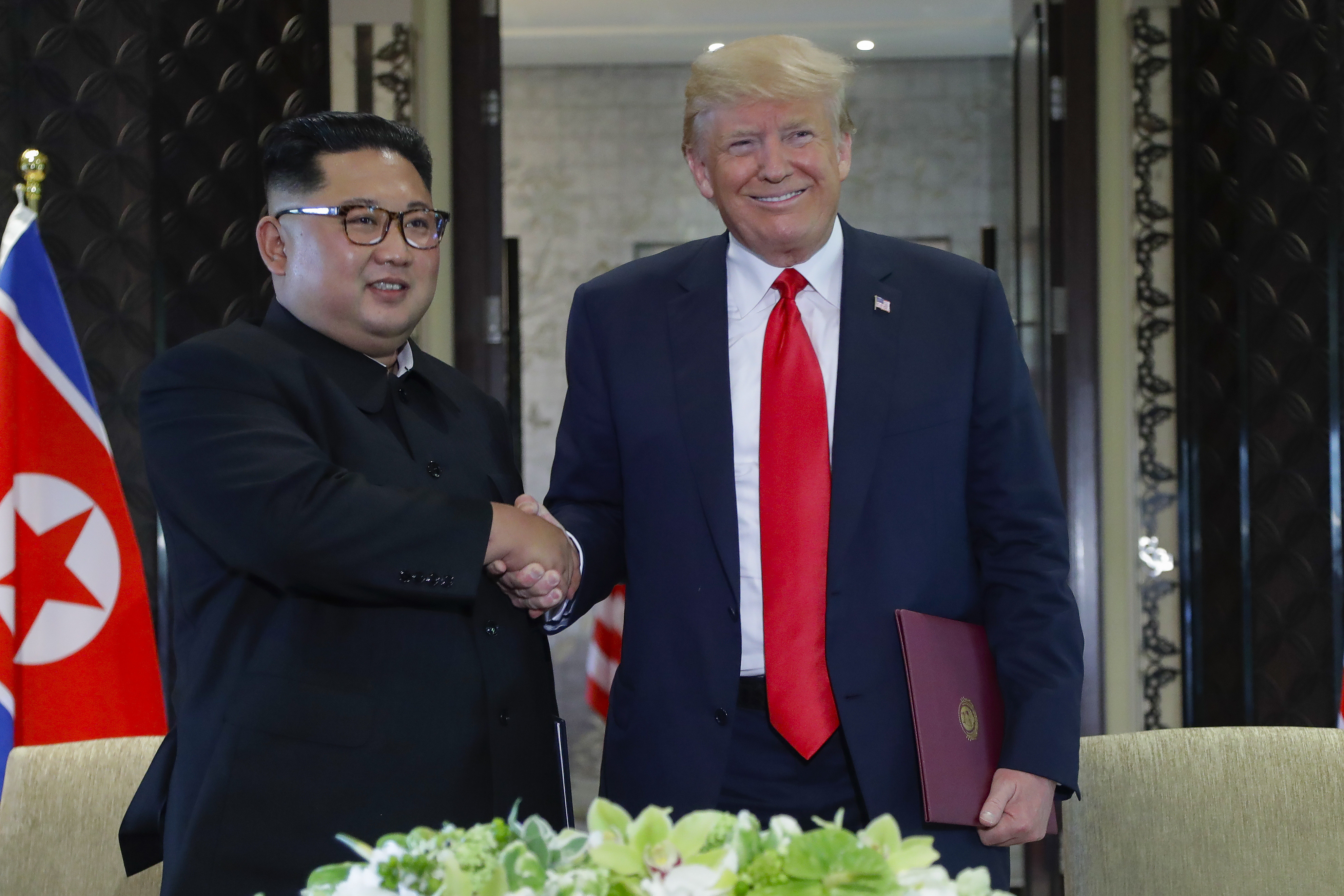 3345223 ▲▼川金會/川普與金正恩簽署文件。(圖/達志影像/美聯社)