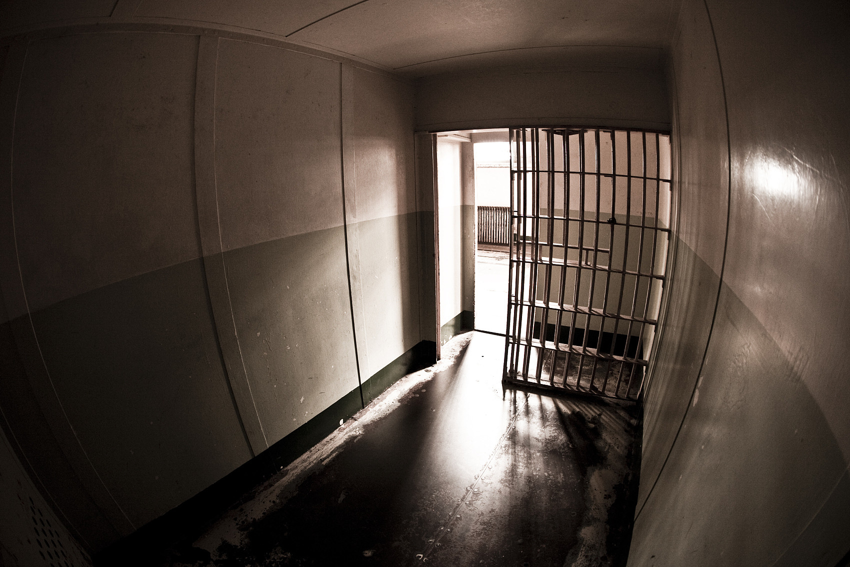 5304277 ▲▼監獄,鐵籠,出獄,受刑人,法律,更生人。(圖/視覺中國)