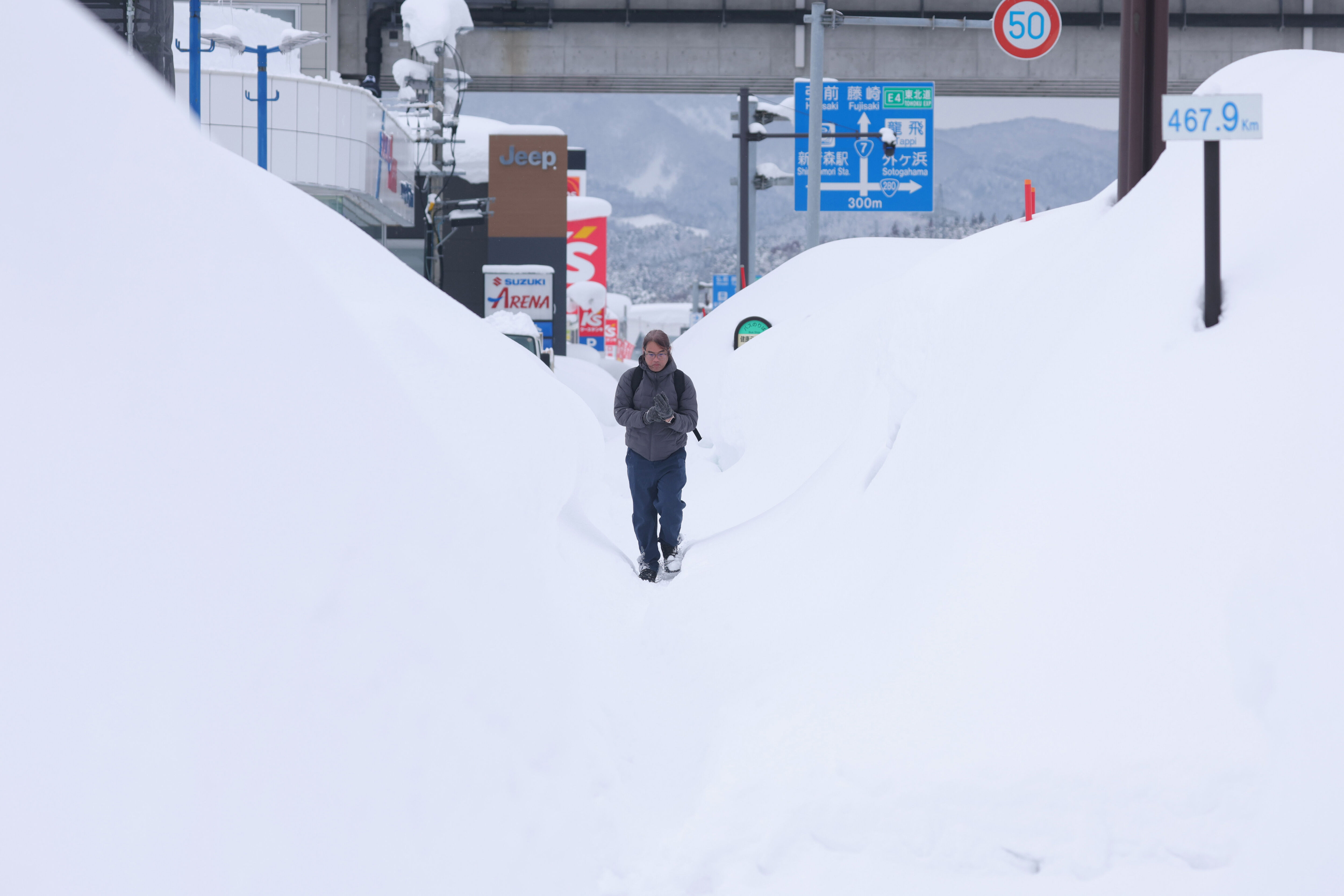 ▲▼日本青森現青森市降下暴雪。（圖／達志影像／美聯社）