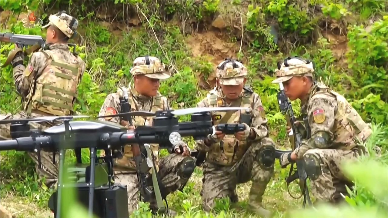 8623090-1 ▲▼北韓軍特殊作戰部隊參與無人機操縱戰術訓練。(圖/翻攝自朝鮮中央電視)