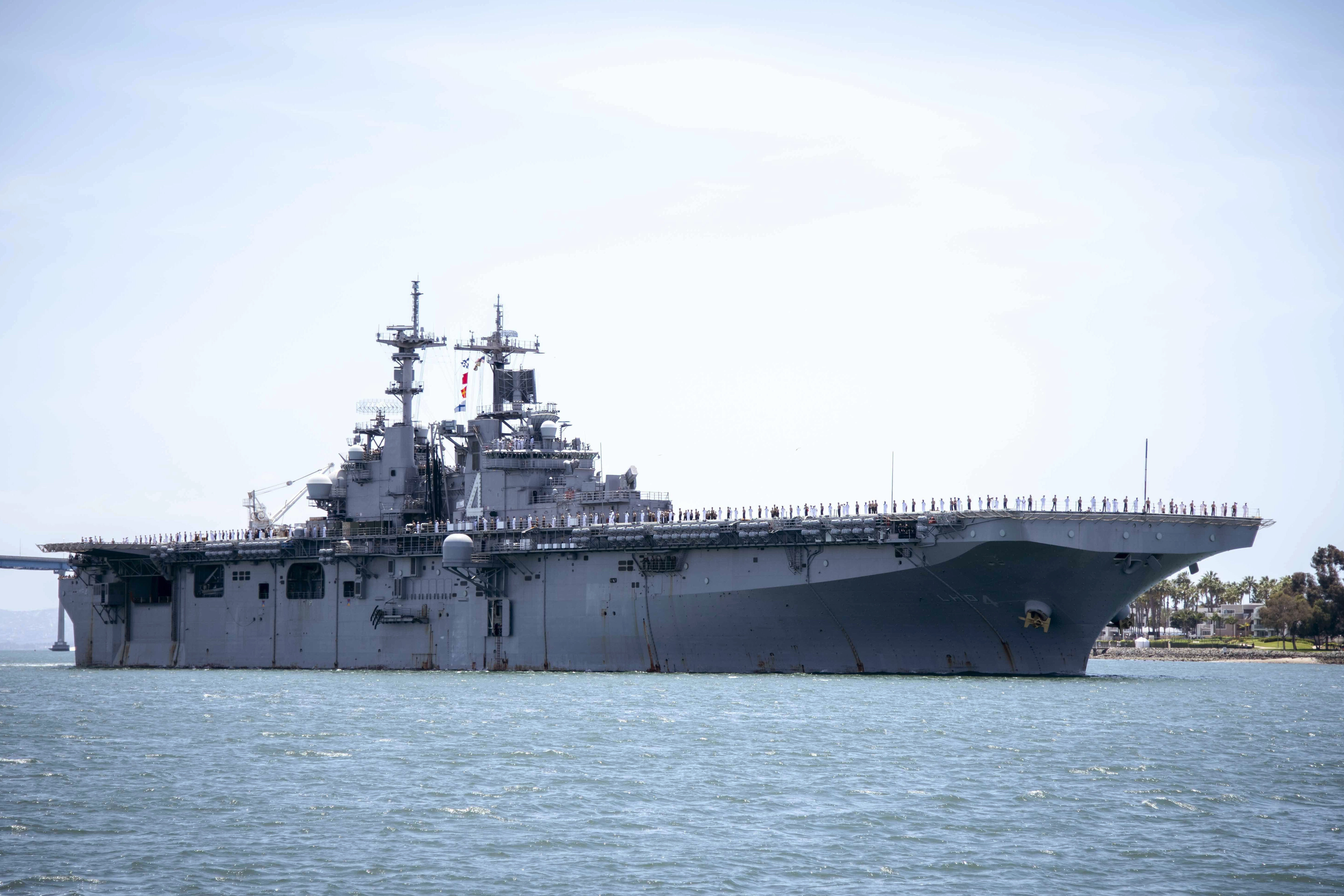 8667318-1 ▲▼2019年,美國海軍兩棲攻擊艦「拳師號」(USS Boxer)航經加州聖地牙哥的聖地牙哥灣(San Diego Bay)。(圖/達志影像/美聯社)