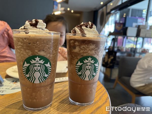 d7806595 ▲星巴克買一送一,星冰樂。(圖/記者蔡惠如攝)