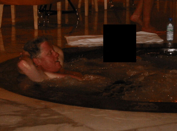 d8545540 ▲▼ 美國司法部19日公開已故富商、性犯罪者艾普斯坦(Jeffrey Epstein)大量檔案照片。(圖/路透)