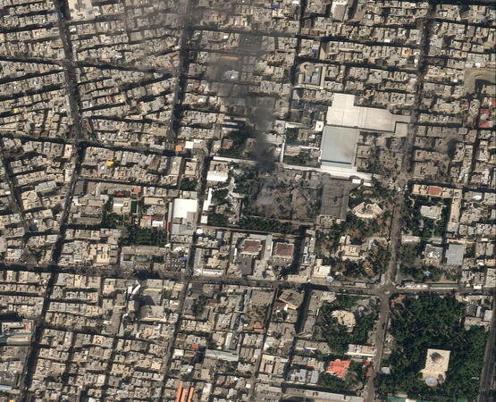 d8639059-1 ▲▼衛生圖片顯示伊朗最高領袖哈米尼(Ayatollah Ali Khamenei)所在的建築群被炸成廢墟。(圖/路透)