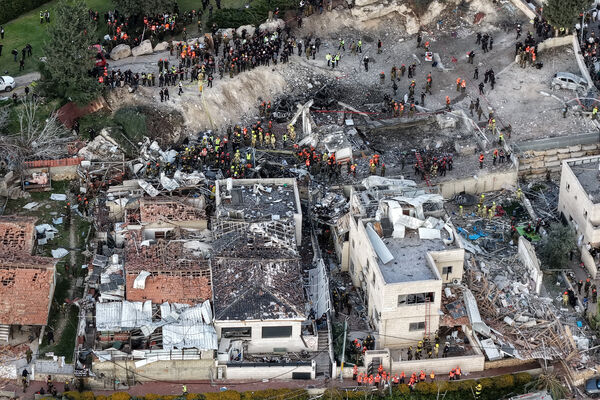 ▲▼伊朗報復式攻擊，以色列貝特謝梅什（Beit Shemesh）住宅區遇襲。（圖／路透）