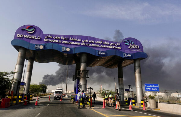 ▲▼位於阿拉伯聯合大公國杜拜的傑貝阿里港（Jebel Ali port）遭伊朗報復襲擊。（圖／路透）
