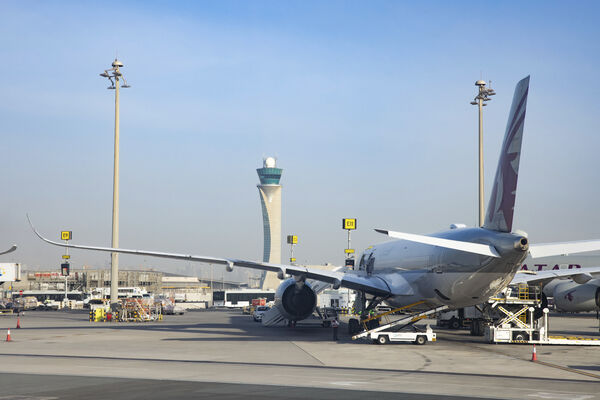 ▲▼一架卡達航空的飛機停在杜哈機場。（圖／達志影像／美聯社）