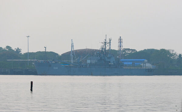 d8648966-1 ▲▼伊朗海軍軍艦「拉萬號」(IRIS Lavan)停靠在印度南部科欽(Kochi)的港口。(圖/路透)