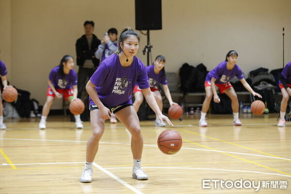 d8652901-1 ▲▼台裔籃球好手、現役 WNBA 球員 Kaitlyn Chen來台訓練營,以自身經驗教導台灣國高中女子籃球選手。(圖/記者湯興漢攝)