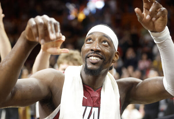 ▲NBA熱火阿德巴約單場轟83分史上次高紀錄，賽後全隊歡樂慶祝榮耀時刻。（圖／路透）