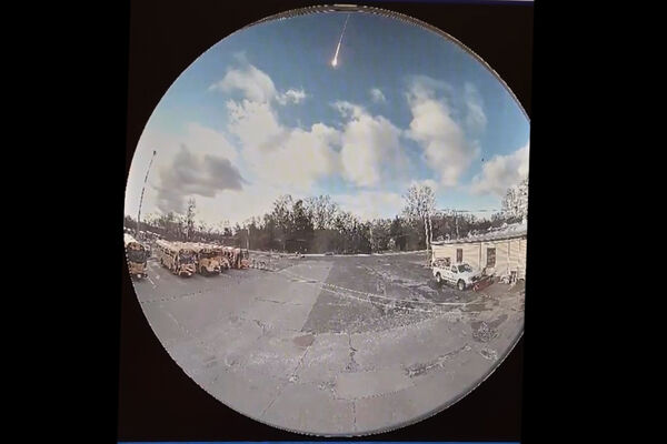 ▲▼美國俄亥俄州克里夫蘭市（Cleveland）上空，一顆重達7噸的流星劃過天際。（圖／VCG）