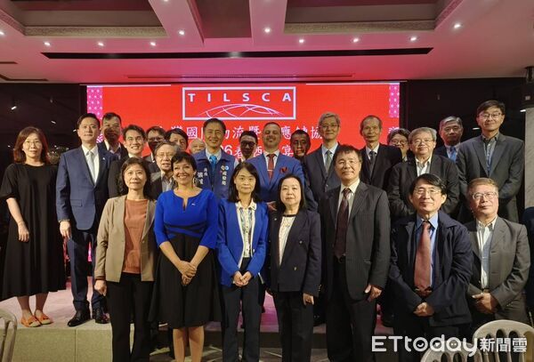 ▲前排左四起TILSCA現任理事長秦玉玲、首任理事長葉建明、前任理事長劉詩宗與貴賓合影。（圖／記者張佩芬攝）
