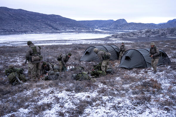 ▲▼2026年2月，格陵蘭康埃盧蘇阿克（Kangerlussuaq）人們參加由丹麥北極司令部組織的北極基礎訓練。（圖／路透）