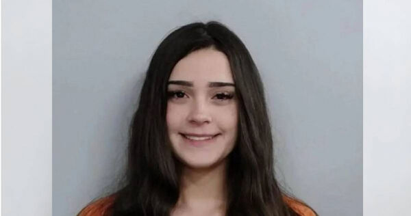 美國肯塔基州20歲正妹卡本特（Kaydence Carpenter），近日因涉嫌酒後駕駛衝撞人群引發關注。（圖／翻攝自Fayette County Detention Center）