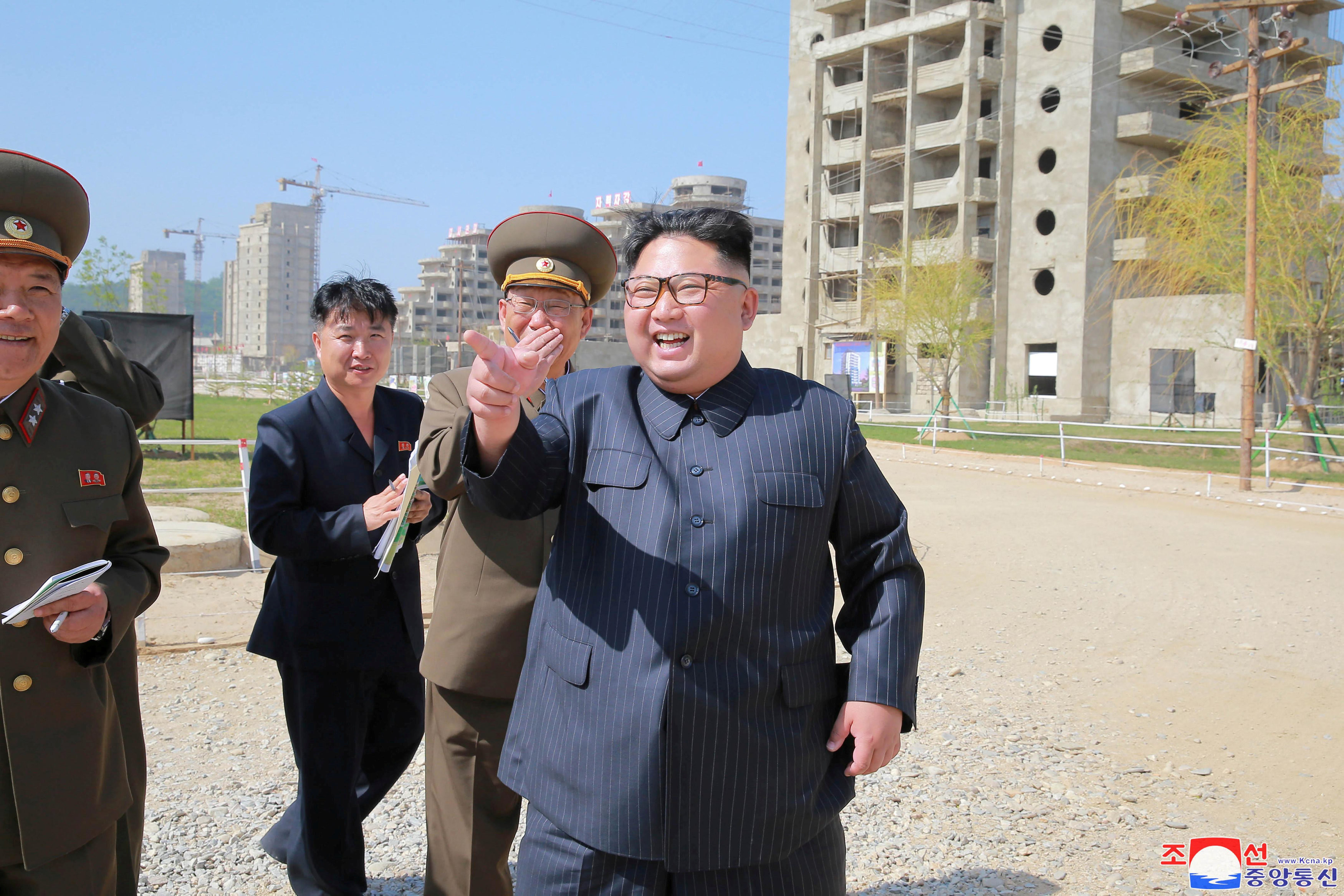 3312025-1 ▲▼北韓領導人金正恩視察東部的元山葛麻海岸旅遊區。(圖/路透社)
