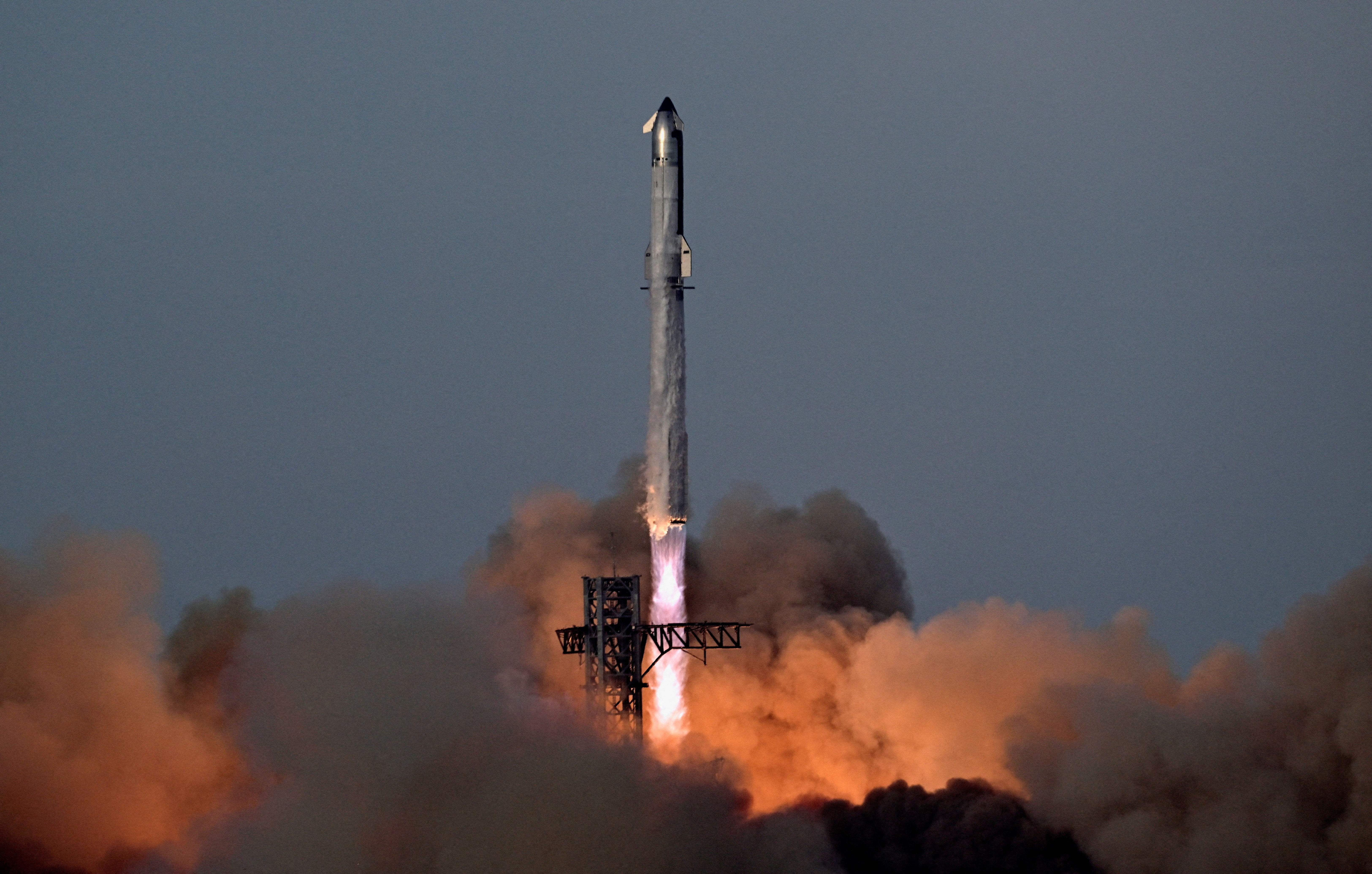▲SpaceX星艦巨型火箭完成第10次試飛。（圖／路透）