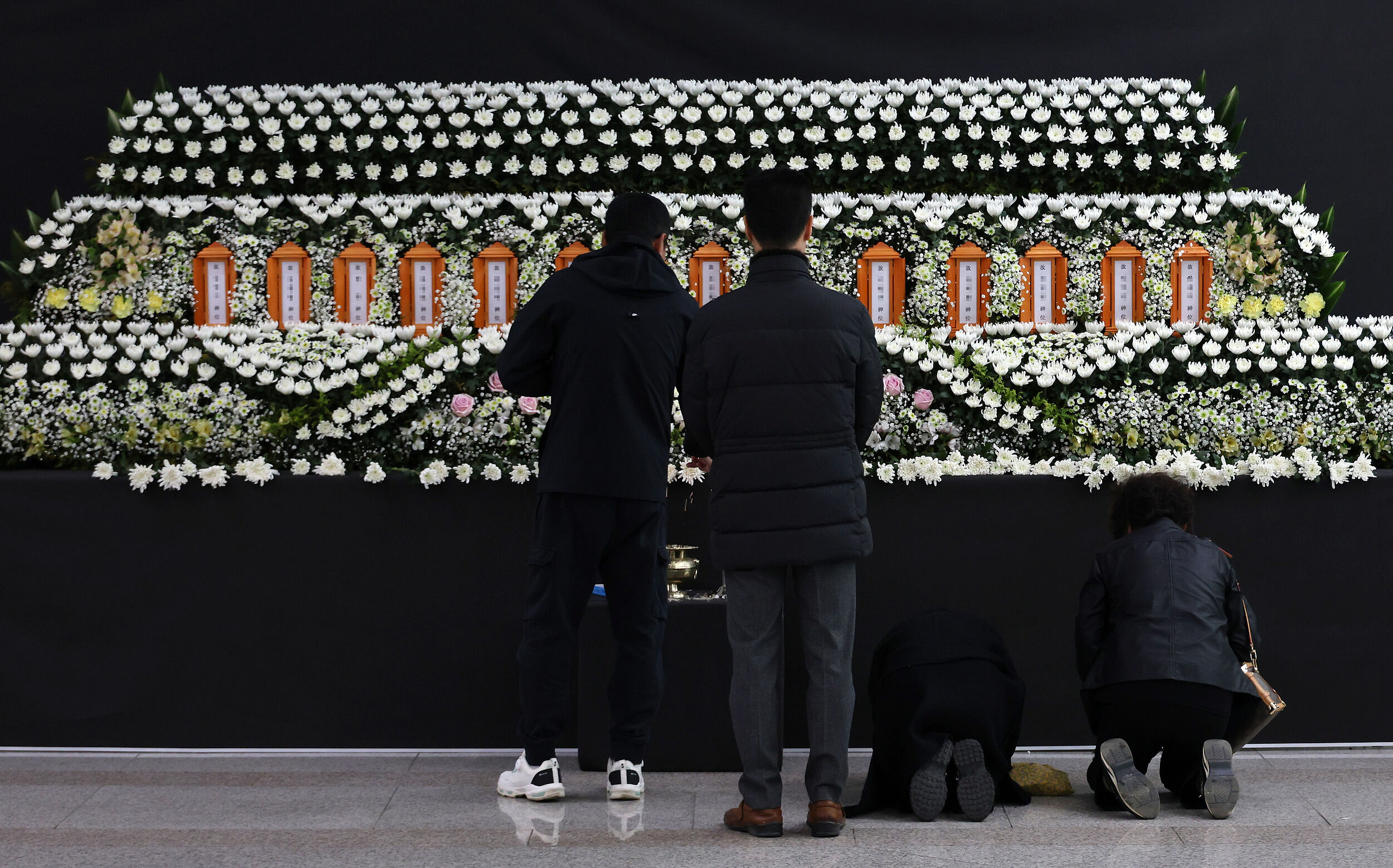 ▲▼當局在大田市府1樓設置聯合焚香所供家屬弔唁，死者遺體仍在進行身分比對。（圖／VCG）